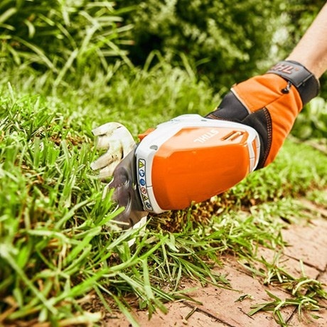 STIHL HSA 26 SET AKUMULATOROWE NOŻYCE DO CIĘCIA KRZEWÓW